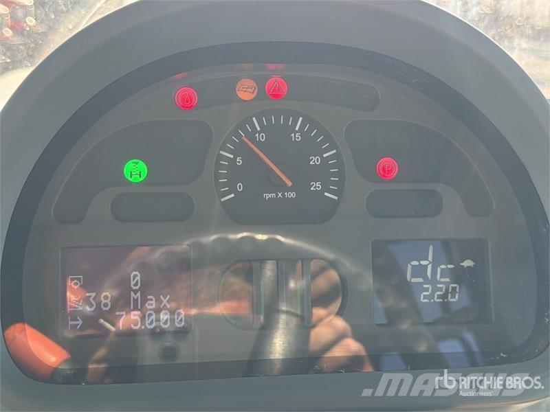 Valtra S353 4WD Tractor Трактори