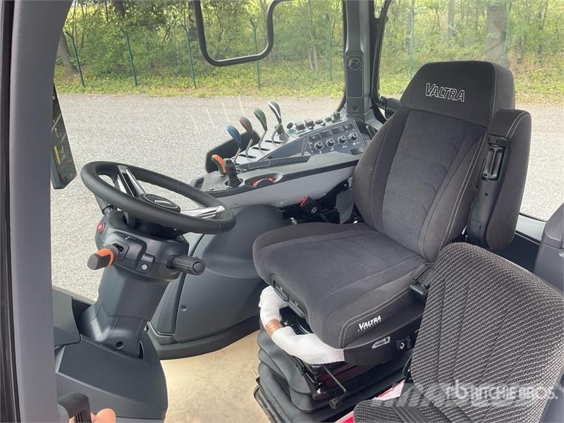 Valtra T155 A 4WD Tractor (Unused) 트랙터
