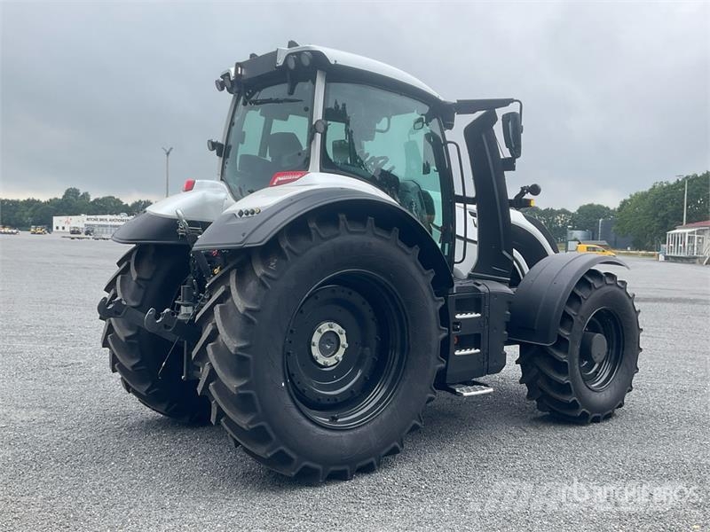 Valtra T155 A 4WD Tractor (Unused) 트랙터