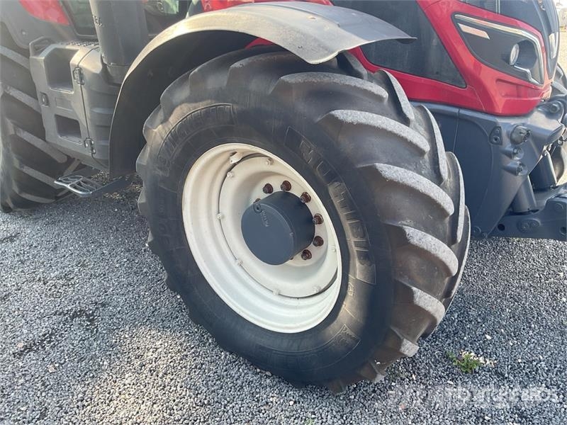 Valtra T194 H 4WD Tractor Traktorit