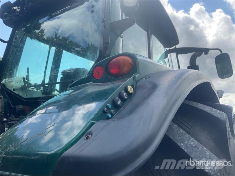 Valtra T213V 4WD Tractor 트랙터