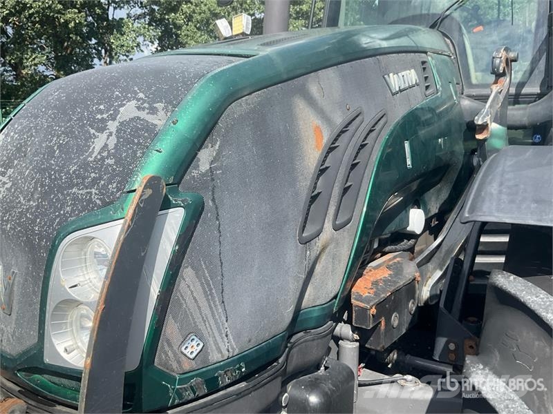 Valtra T213V 4WD Tractor 트랙터