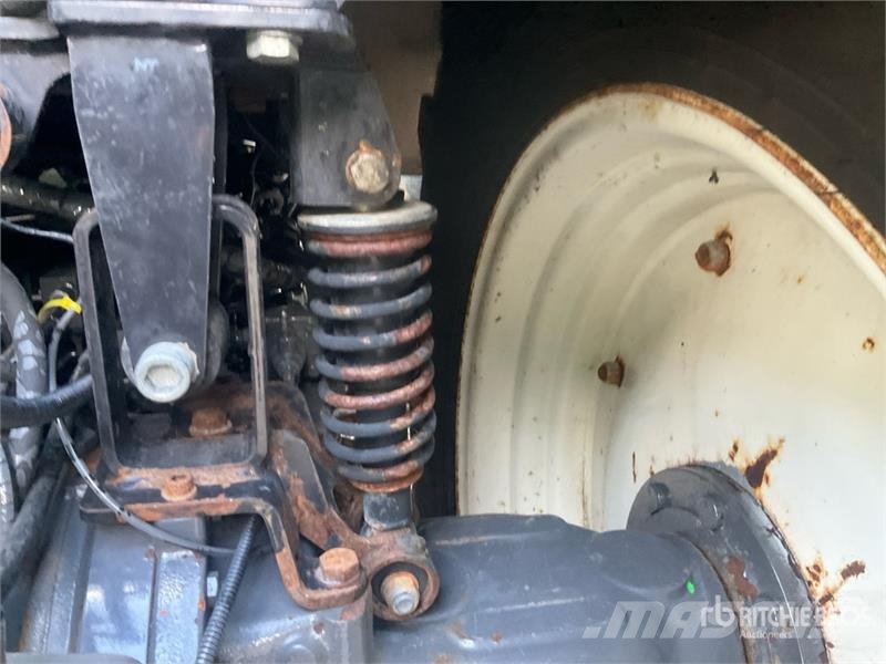 Valtra T213V 4WD Tractor 트랙터