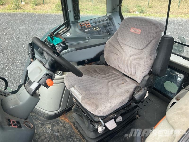 Valtra T213V 4WD Tractor 트랙터