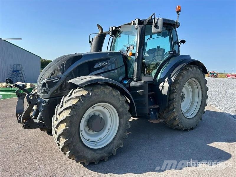 Valtra T214 4x4 Tracteur Agricole Direct 4WD Tractor トラクター