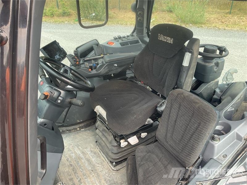 Valtra T235 Direct 4WD Tractor 트랙터