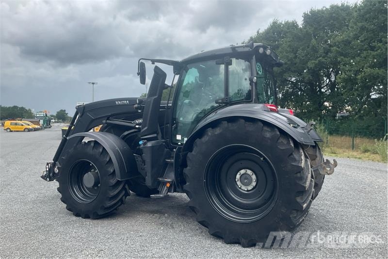Valtra T235 Direct 4WD Tractor 트랙터