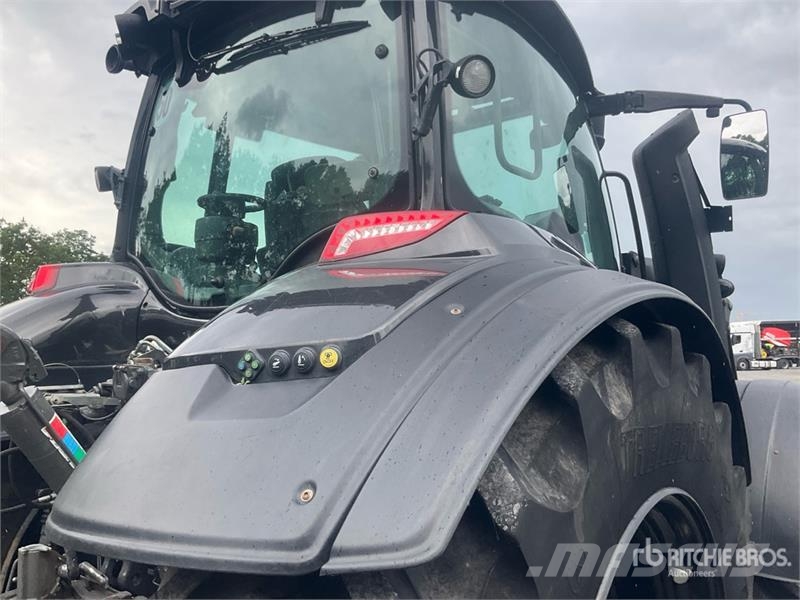 Valtra T235 Direct 4WD Tractor 트랙터