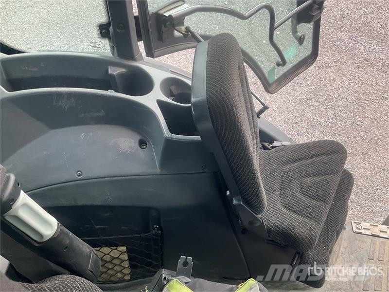 Valtra T235 Direct 4WD Tractor 트랙터