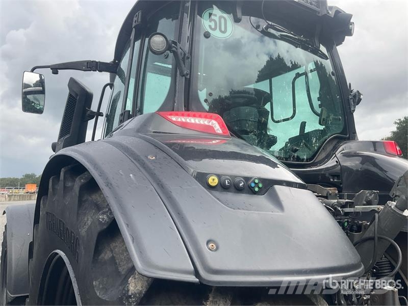 Valtra T235 Direct 4WD Tractor 트랙터