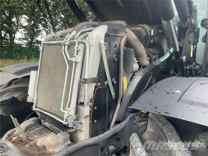 Valtra T235 Direct 4WD Tractor 트랙터