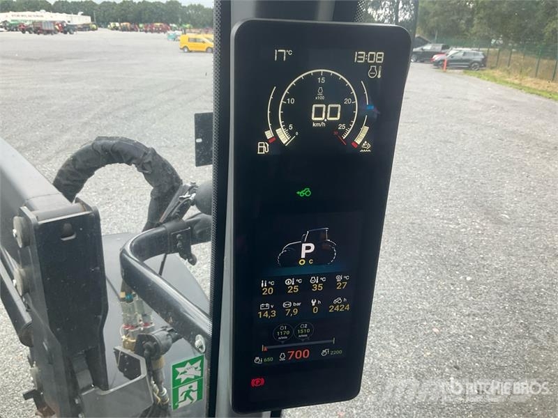 Valtra T235 Direct 4WD Tractor 트랙터