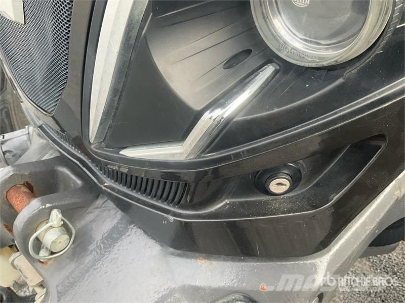 Valtra T254 Versu 4WD Tractor Traktori