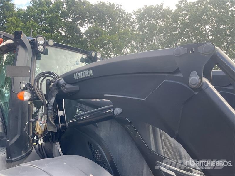 Valtra T254 Versu 4WD Tractor Traktori