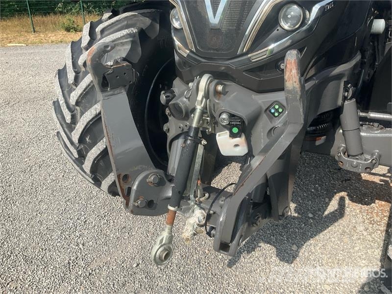 Valtra T255 Versu 4WD Tractor Traktori