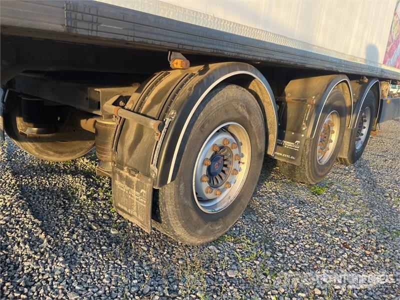 Van Eck Tri/A Refrigerated Trailer 冷凍冷蔵トレーラー