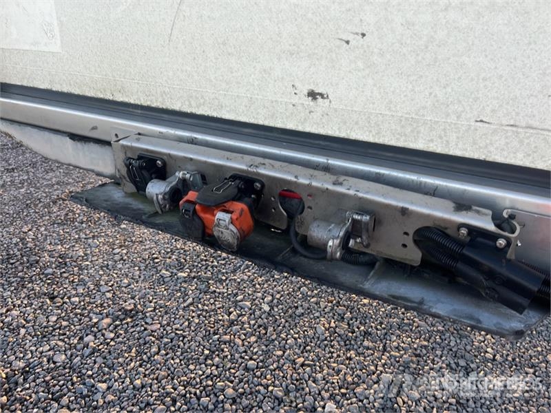 Van Eck Tri/A Refrigerated Trailer 冷凍冷蔵トレーラー