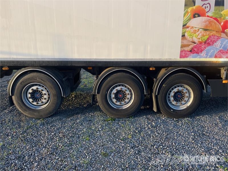 Van Eck Tri/A Refrigerated Trailer 冷凍冷蔵トレーラー