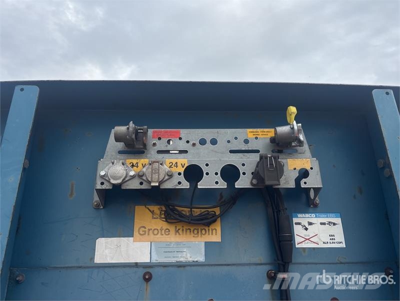 Van Hool 3B2022 Tri/A 3.5" Kingpin Heavy-duty Flatbed Trail Madelhaagised