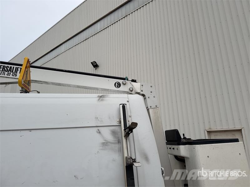 VERSALIFT ETL 32 125 10.5 m on Renault Trucks Master Camion  Truck mounted platforms