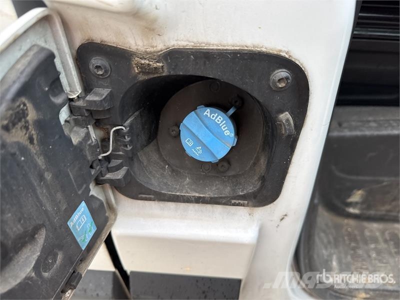 VERSALIFT ETL 32 125 10.5 m on Renault Trucks Master Camion  Truck mounted platforms