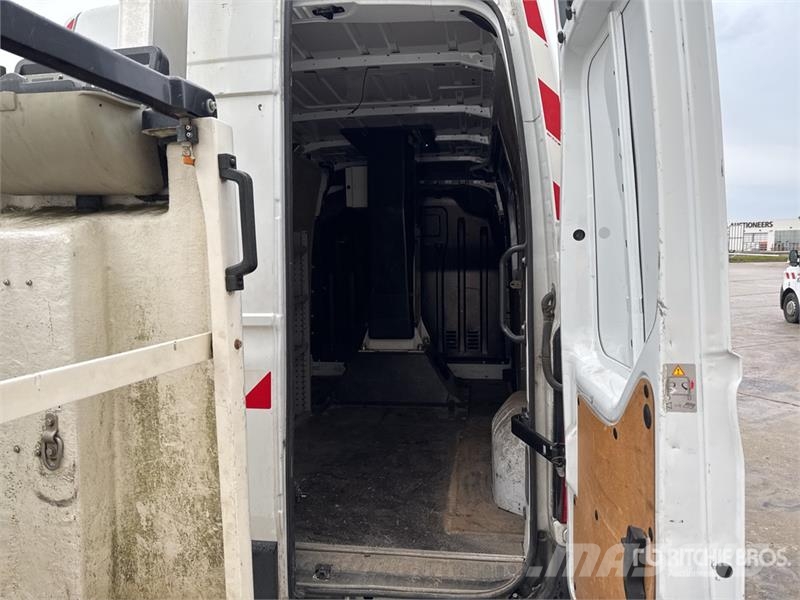 VERSALIFT ETL 32 125 10.5 m on Renault Trucks Master Camion  Truck mounted platforms