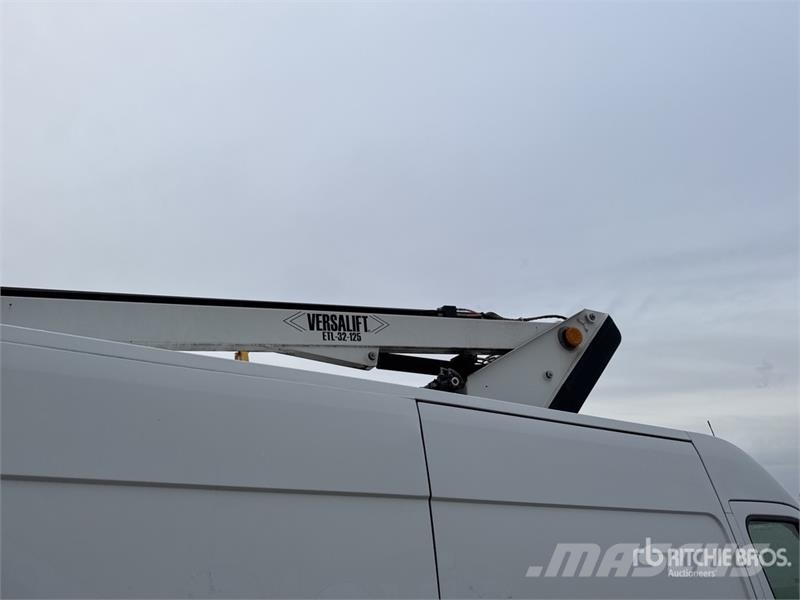 VERSALIFT ETL 32 125 10.5 m on Renault Trucks Master Camion  Truck mounted platforms