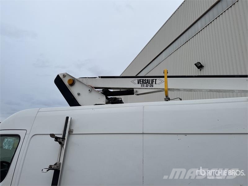 VERSALIFT ETL 32 125 10.5 m on Renault Trucks Master Camion  Truck mounted platforms
