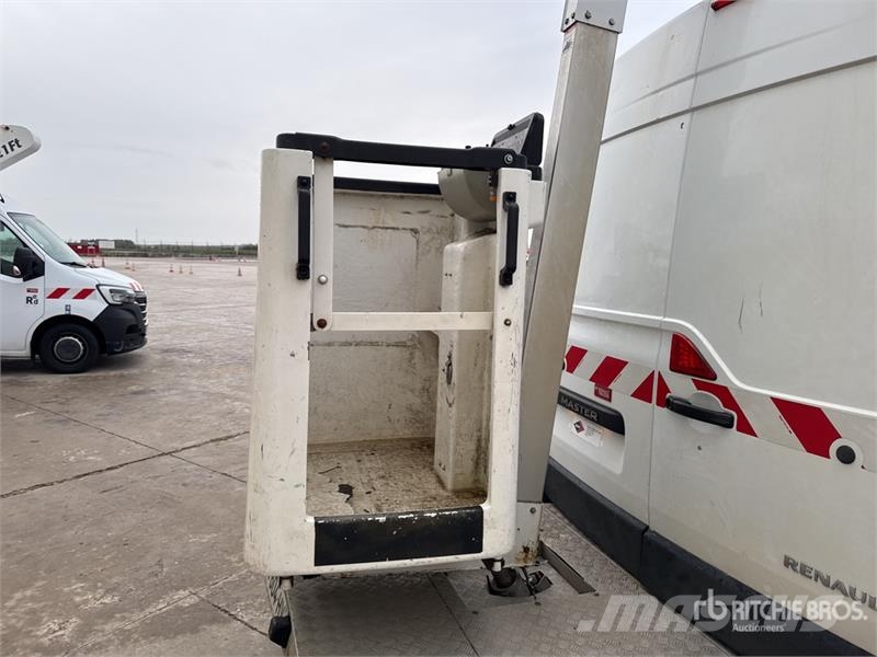 VERSALIFT ETL 32 125 10.5 m on Renault Trucks Master Camion  Truck mounted platforms