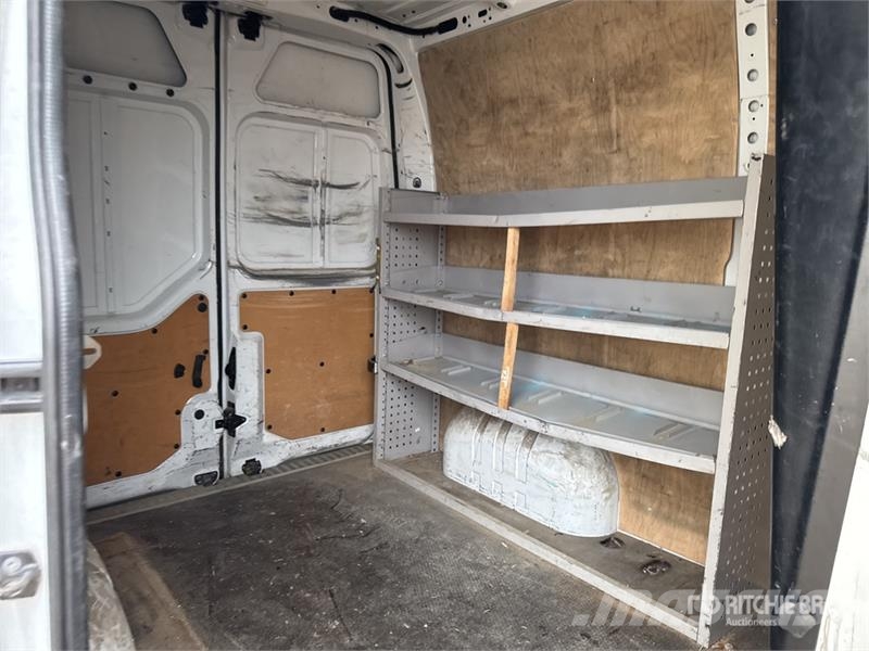 VERSALIFT ETL 32 125 10.5 m on Renault Trucks Master Camion  Truck mounted platforms