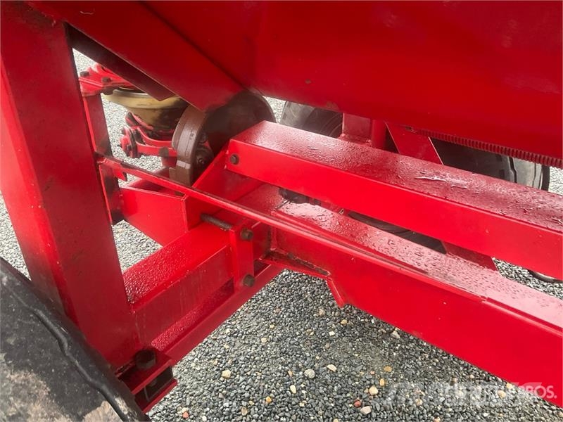 Vicon S/A Pull-Type Fertilizer Spreader Flüssigdüngerstreuer