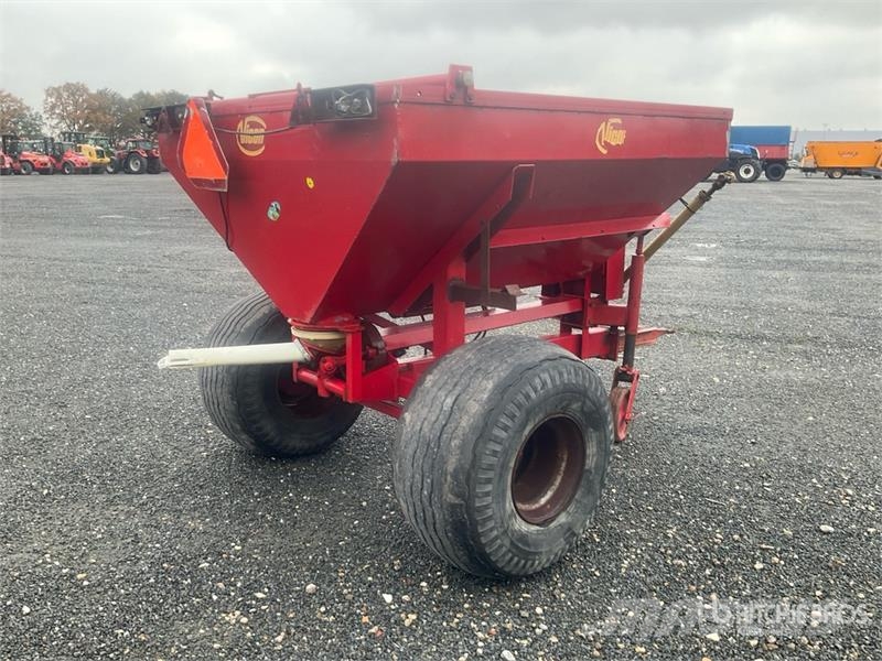 Vicon S/A Pull-Type Fertilizer Spreader Flüssigdüngerstreuer