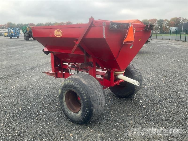 Vicon S/A Pull-Type Fertilizer Spreader Flüssigdüngerstreuer