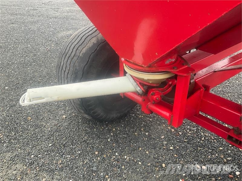 Vicon S/A Pull-Type Fertilizer Spreader Flüssigdüngerstreuer