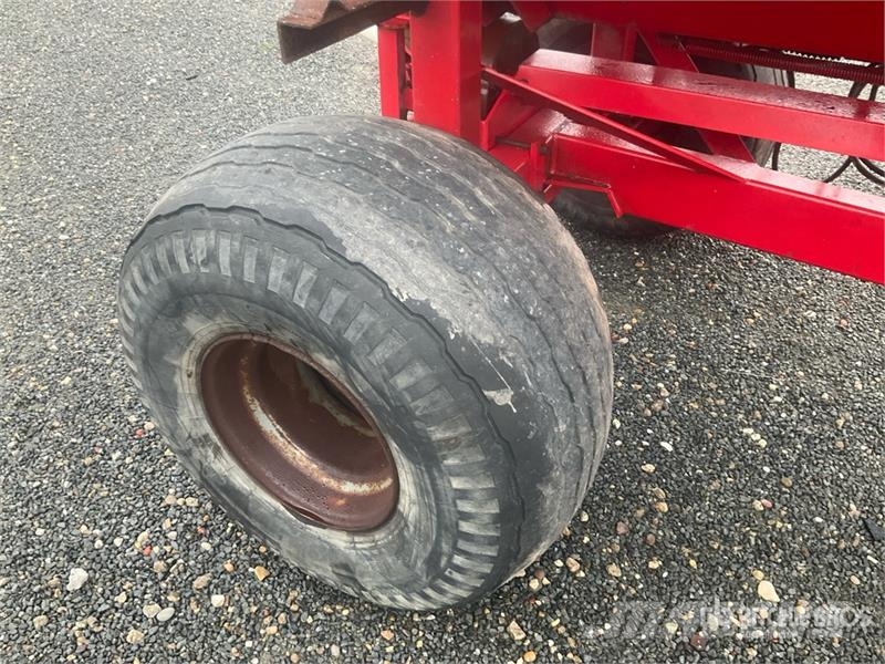 Vicon S/A Pull-Type Fertilizer Spreader Flüssigdüngerstreuer