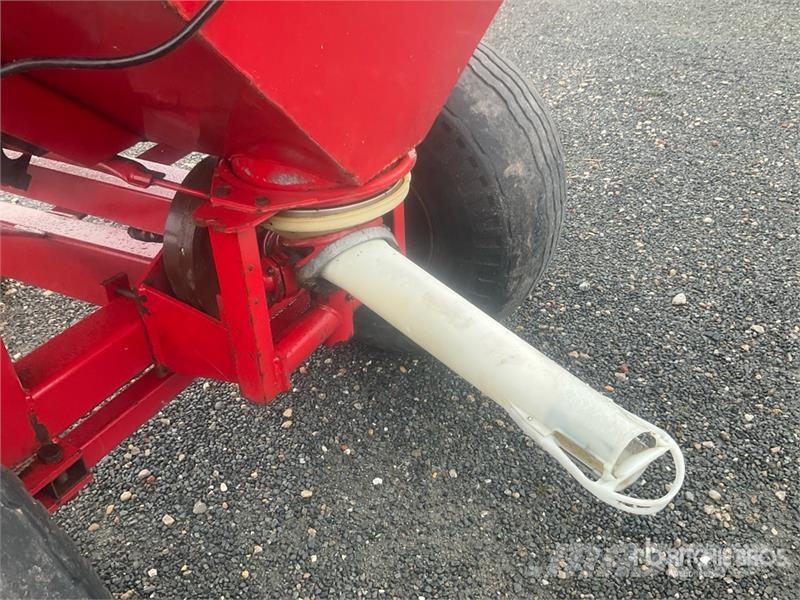 Vicon S/A Pull-Type Fertilizer Spreader Flüssigdüngerstreuer
