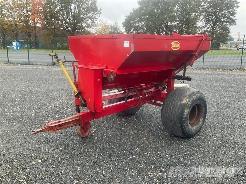 Vicon S/A Pull-Type Fertilizer Spreader Flüssigdüngerstreuer