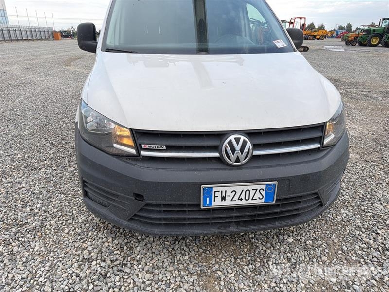 Volkswagen Caddy 2.0 TDI 122CV EURO6 4X4 Cargo Van شاحنة مقفلة