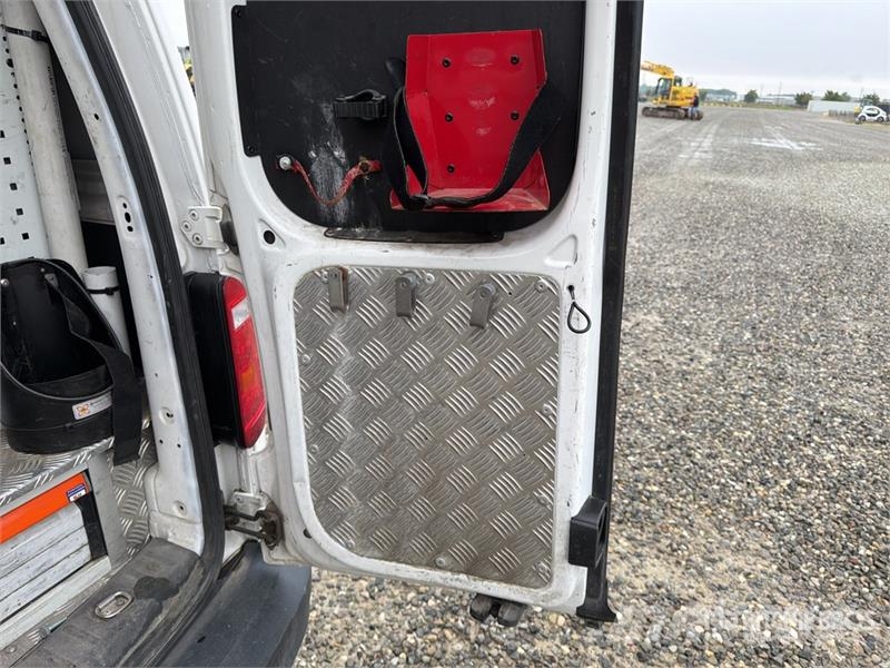 Volkswagen Caddy 2.0 TDI 122CV EURO6 4X4 Cargo Van شاحنة مقفلة