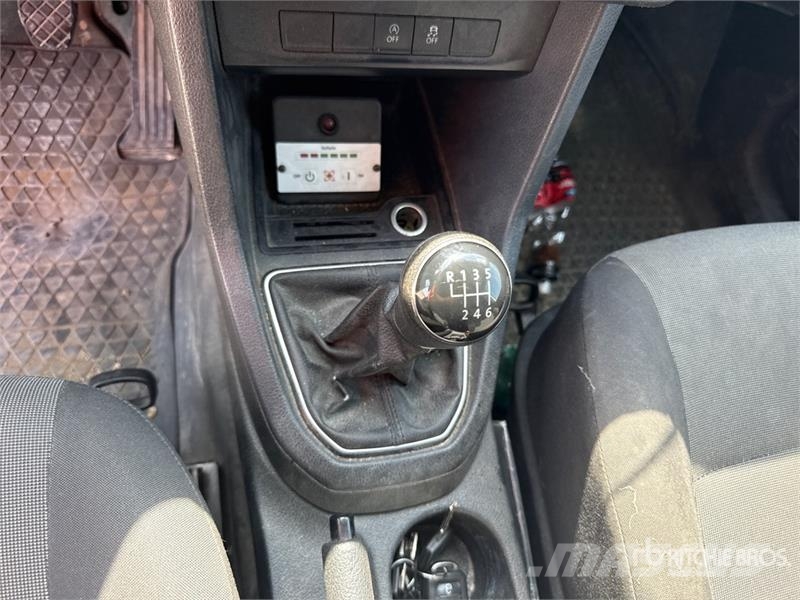 Volkswagen Caddy 2.0 TDI 122CV EURO6 4X4 Cargo Van شاحنة مقفلة