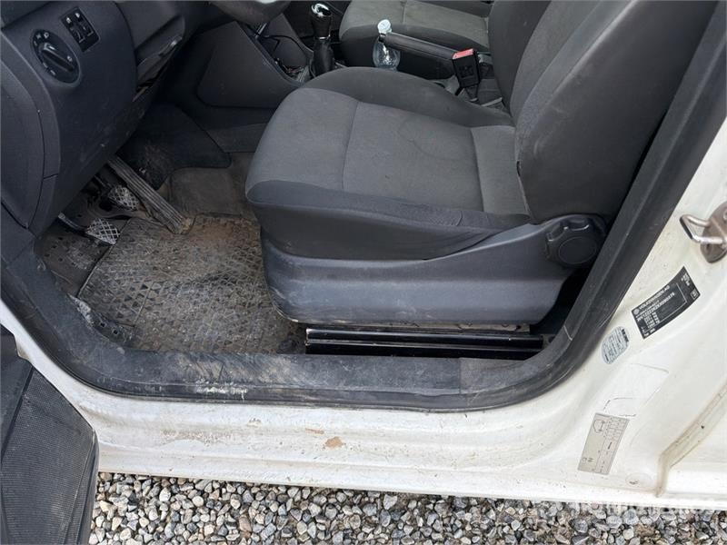 Volkswagen Caddy 2.0 TDI 122CV EURO6 4X4 Cargo Van شاحنة مقفلة