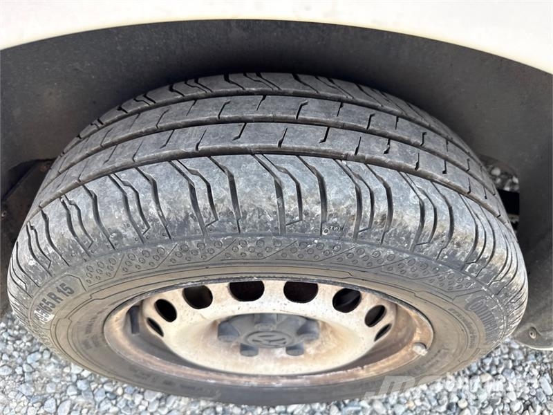 Volkswagen Caddy 2.0 TDI 122CV EURO6 4X4 Cargo Van شاحنة مقفلة