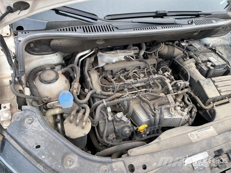 Volkswagen Caddy 2.0 TDI 122CV EURO6 4X4 Cargo Van شاحنة مقفلة