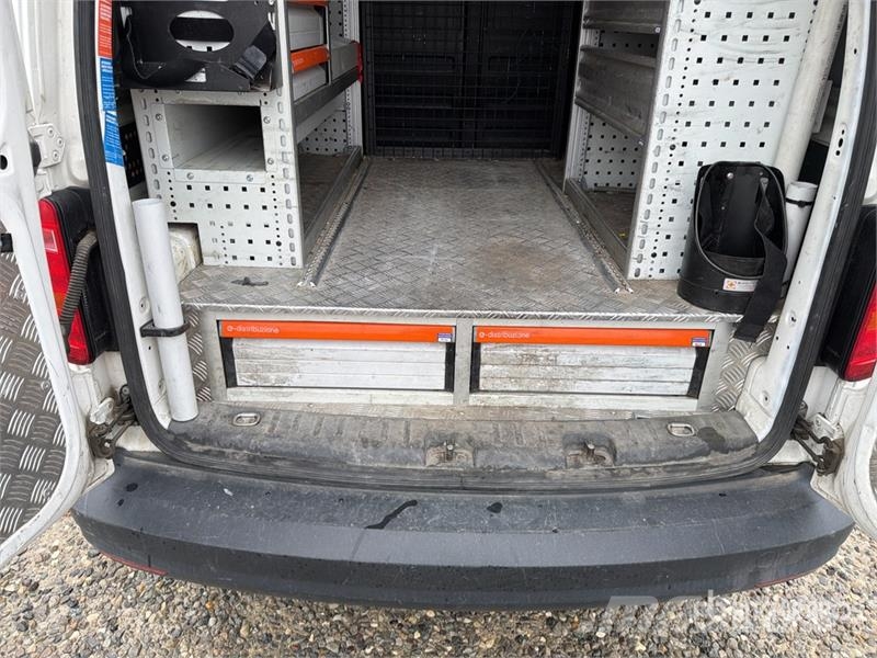 Volkswagen Caddy 2.0 TDI 122CV EURO6 4X4 Cargo Van شاحنة مقفلة