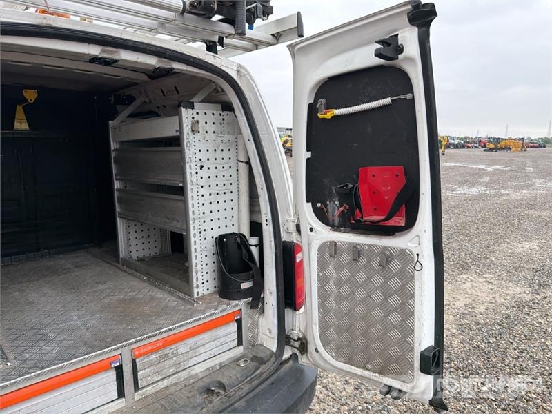 Volkswagen Caddy 2.0 TDI 122CV EURO6 4X4 Cargo Van شاحنة مقفلة