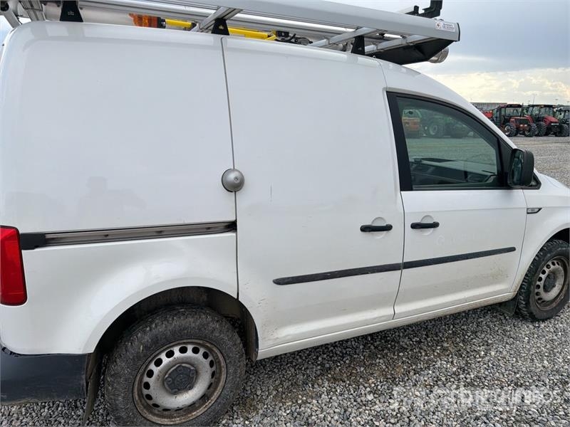 Volkswagen Caddy 2.0 TDI 122CV EURO6 4X4 Cargo Van شاحنة مقفلة