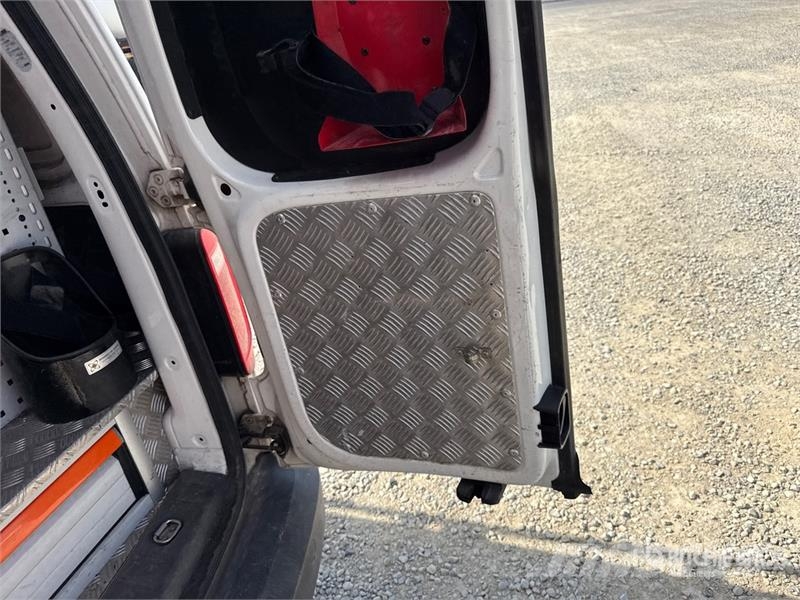 Volkswagen Caddy 2.0 TDI 122CV EURO6 4X4 Cargo Van شاحنة مقفلة
