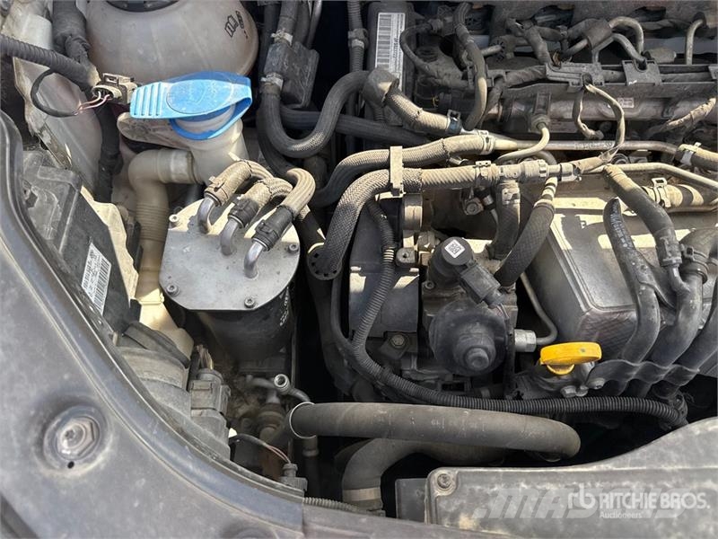 Volkswagen Caddy 2.0 TDI 122CV EURO6 4X4 Cargo Van شاحنة مقفلة