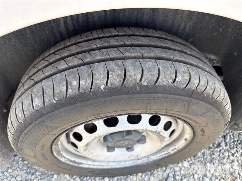 Volkswagen Caddy 2.0 TDI 122CV EURO6 4X4 Cargo Van شاحنة مقفلة