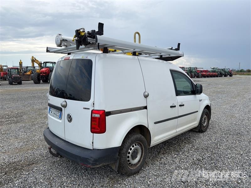 Volkswagen Caddy 2.0 TDI 122CV EURO6 4X4 Cargo Van شاحنة مقفلة